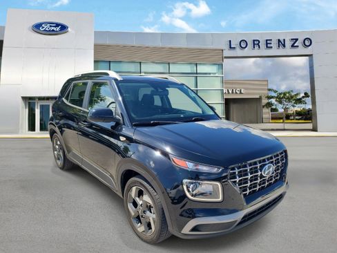 Used 2021 Hyundai Venue SEL w/ Cargo Package FWD image 3