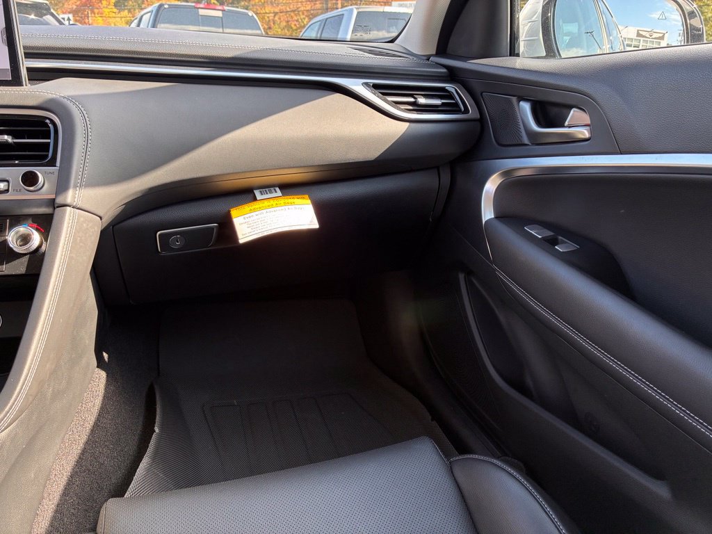 Used 2025 Genesis G70 2.5T AWD/4WD image 41