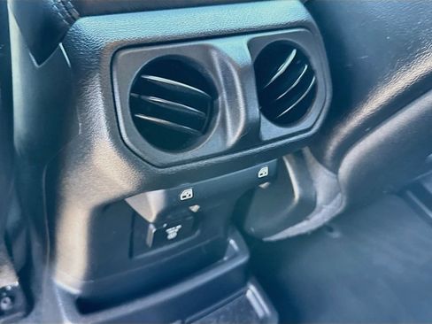 Used 2022 Jeep Wrangler Unlimited Rubicon 4xe w/ Cold Weather Group AWD/4WD image 28