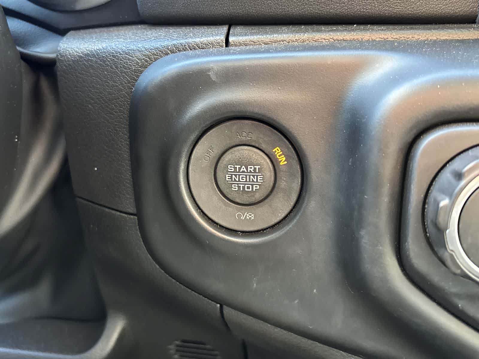 Used 2022 Jeep Wrangler Unlimited Sahara AWD/4WD image 28