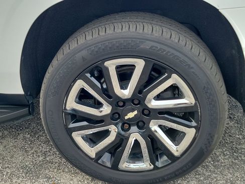 Used 2021 Chevrolet Suburban Premier w/ Premium Package image 12