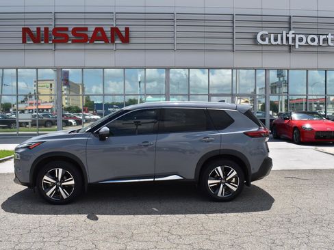 Used 2021 Nissan Rogue Platinum FWD image 3