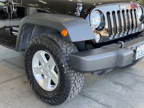 Used 2017 Jeep Wrangler Unlimited Sport w/ Quick Order Package 24S AWD/4WD image 8