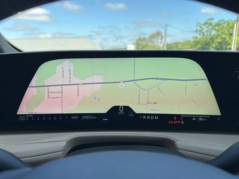Used 2025 Cadillac XT4 Premium Luxury FWD image 19