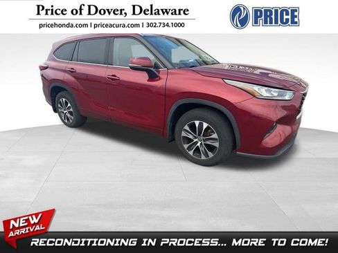 Used 2020 Toyota Highlander XLE AWD/4WD image 1