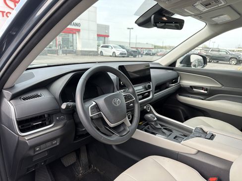 Used 2024 Toyota Grand Highlander AWD image 9