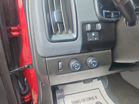 Used 2018 Chevrolet Colorado Z71 AWD/4WD image 11