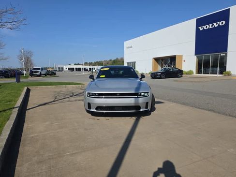 Used 2024 Dodge Charger Daytona Scat Pack w/ Plus Group AWD/4WD image 3