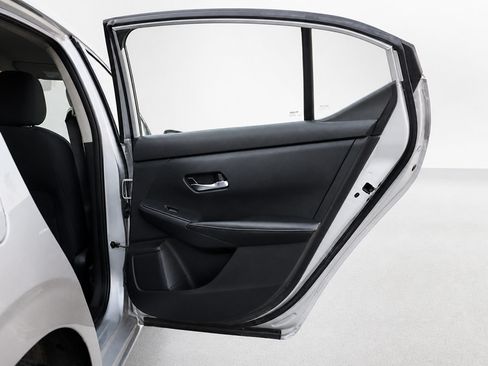 Used 2020 Nissan Sentra SV FWD image 13