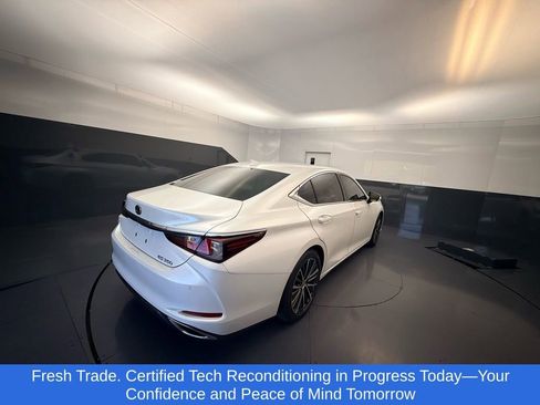 Used 2023 Lexus ES 350 w/ Premium Package image 2