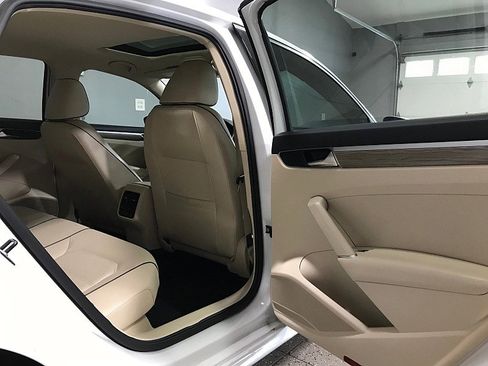Used 2018 Volkswagen Passat 2.0T SE FWD image 15