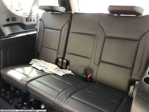 Used 2024 Chevrolet Suburban Z71 w/ Luxury Package image 16