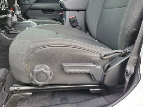 Used 2021 Jeep Gladiator Overland image 15