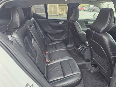 Certified 2024 Volvo XC40 B5 Ultimate w/ Protection Package Premier image 14