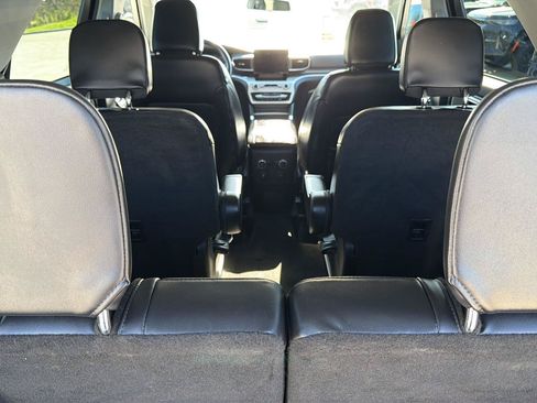 Used 2022 Ford Explorer XLT w/ Equipment Group 202A AWD/4WD image 26