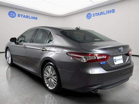Used 2019 Toyota Camry XLE image 6
