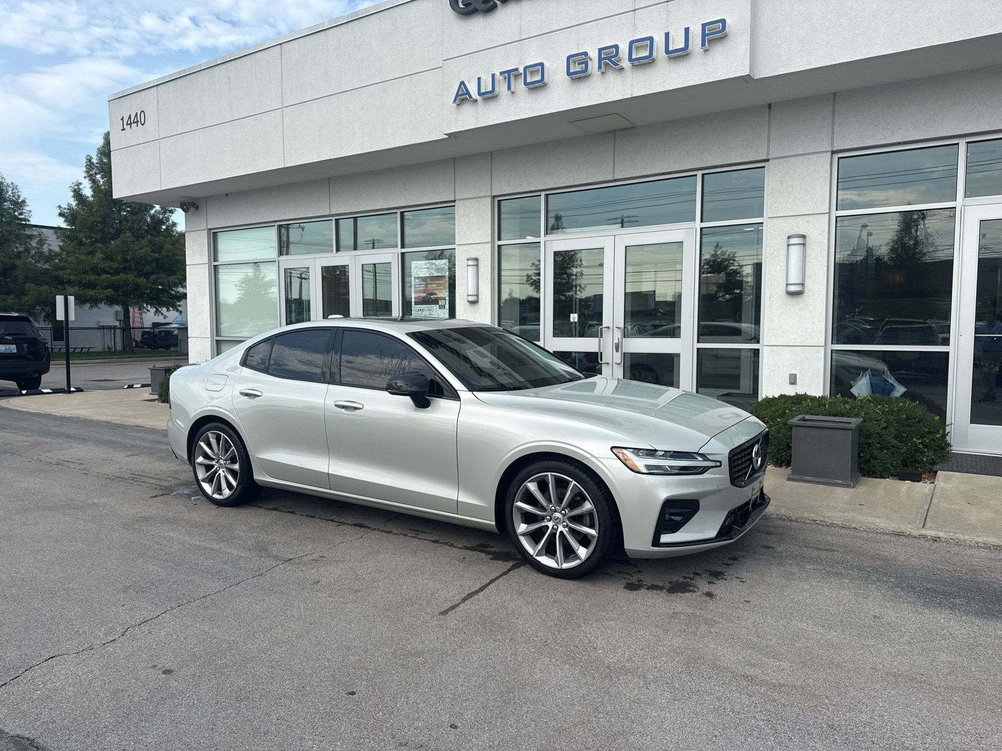 Used 2021 Volvo S60 T5 Momentum w/ Premium Package AWD/4WD image 1