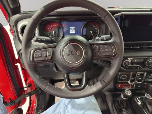 Used 2025 Jeep Wrangler Willys image 21