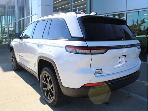 New 2025 Jeep Grand Cherokee Altitude image 6