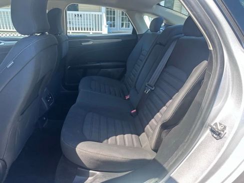 Used 2018 Ford Fusion SE w/ Fusion SE Technology Package FWD image 11