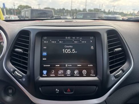 Used 2018 Jeep Cherokee Trailhawk w/ Quick Order Package 27L AWD/4WD image 17
