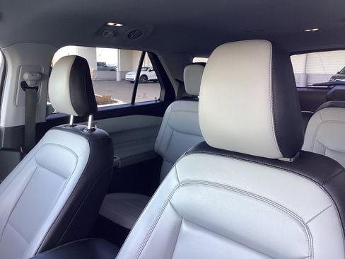 Used 2021 Ford Explorer XLT w/ Equipment Group 202A image 27