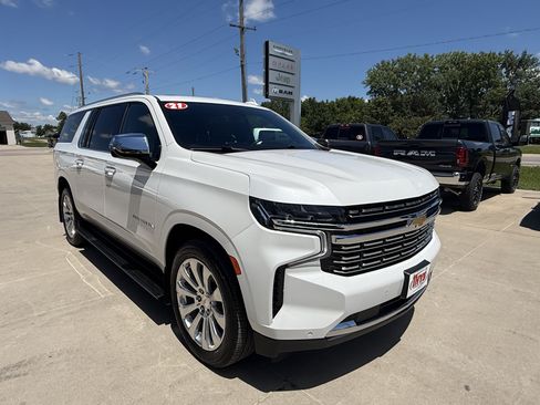 Used 2021 Chevrolet Suburban Premier w/ Premium Package AWD/4WD image 38