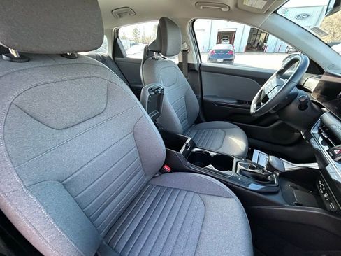 Used 2025 Kia K4 EX image 25