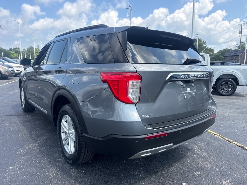 Used 2024 Ford Explorer XLT w/ Equipment Group 202A AWD/4WD image 10