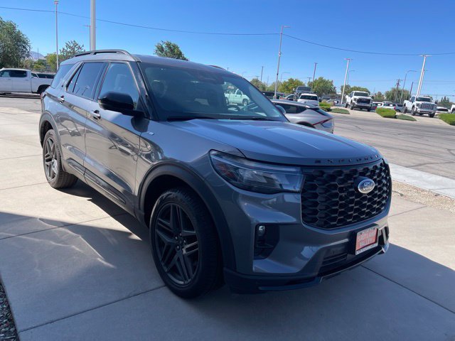 Used 2025 Ford Explorer ST-Line w/ ST-Line Street Pack AWD/4WD image 6