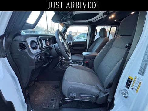 Used 2024 Jeep Wrangler Sport S image 7