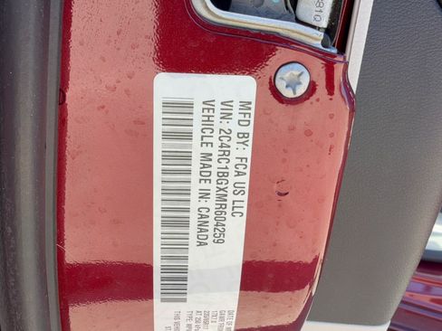 Used 2021 Chrysler Pacifica Touring-L FWD image 31