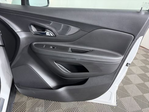 Used 2022 Buick Encore Preferred w/ Safety Package image 40