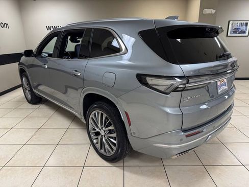 Used 2025 Buick Enclave Avenir w/ Super Cruise Package AWD/4WD image 4