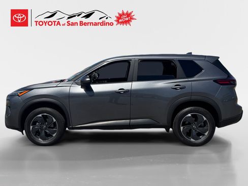 Used 2025 Nissan Rogue SV AWD/4WD image 2