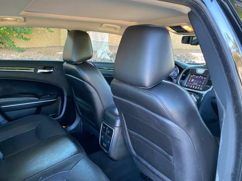 Used 2019 Chrysler 300 Limited AWD/4WD image 49