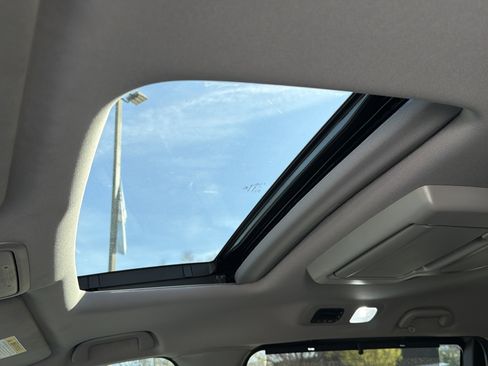 Certified 2024 Honda Odyssey Elite image 4