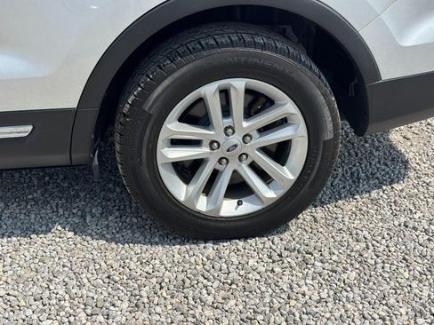 Used 2016 Ford Explorer XLT w/ Equipment Group 202A FWD image 12