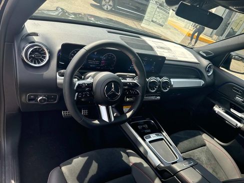 Used 2025 Mercedes-Benz GLB 250 image 8