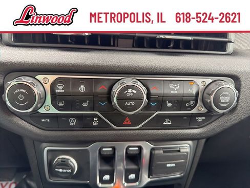 Used 2025 Jeep Wrangler Sport AWD/4WD image 17