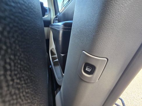 Used 2014 Chrysler Town & Country Touring-L w/ Driver Convenience Group image 45