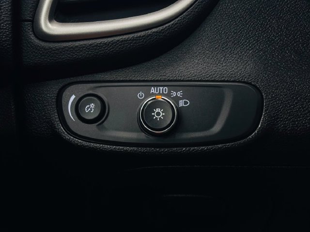 Used 2019 Chevrolet Trax LT w/ LT Convenience Package FWD image 51