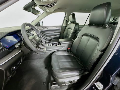 Used 2023 Jeep Grand Cherokee L Limited image 13