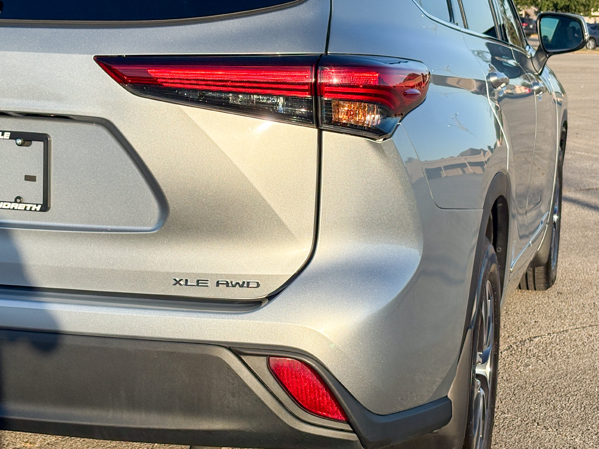 Used 2022 Toyota Highlander XLE AWD/4WD image 13