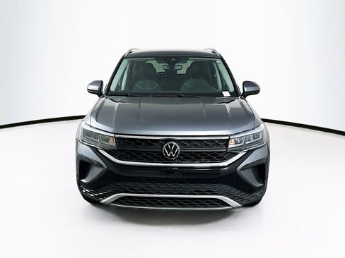 Used 2023 Volkswagen Taos SE image 2