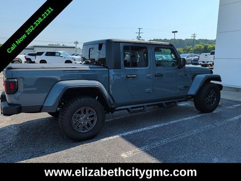 Used 2024 Jeep Gladiator Sport AWD/4WD image 4