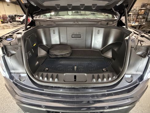 Used 2022 Ford F150 Lightning Platinum image 31