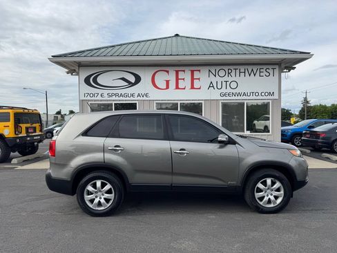 Used 2011 Kia Sorento LX AWD/4WD image 2