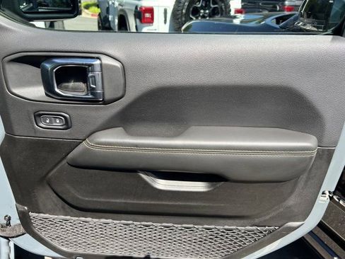 Used 2025 Jeep Wrangler Unlimited Sahara w/ Safety Group AWD/4WD image 11