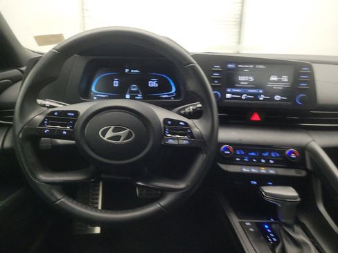 Used 2025 Hyundai Elantra Sport FWD image 22
